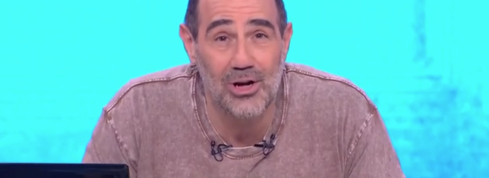 Έβαλαν «σκιάχτρο» να φυλάει επικίνδυνη λακούβα – Έπαθε πλάκα ο Αντώνης Κανάκης (video)