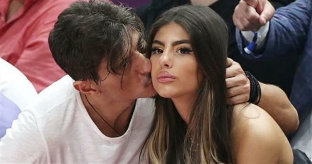 Όλοι μιλάνε για την Δέσποινα Γιαννακοπούλου: «Έφαγε λάχανο» την Καρντάσιαν, ανέβασε σέλφι να κρατάει στο χέρι αυτό και να… κρύβεται από πίσω