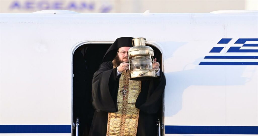 Πώς το Άγιο Φως θα έρθει φέτος στην Ελλάδα – Τα τέσσερα σενάρια