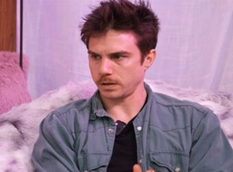 Δημήτρης Κίτσος: «Σκέφτηκα να τα παρατήσω, ένα μήνα πήγα στη Μόρια για εθελοντισμό» – Τι λέει για τις ερωτiκές σκηνές