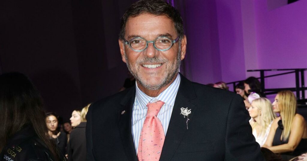 Συνελήφθη ο Γιώργος Τσαγκαράκης μετά την έφοδο για πλαστούς πίνακες – Δείτε το επίμαχο βίντεο που οδήγησε στις έρευνες