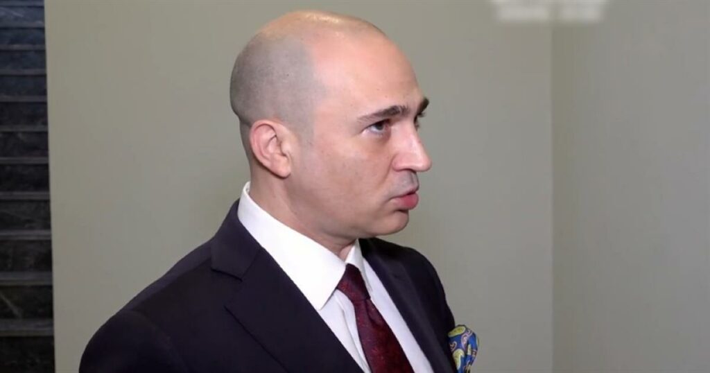 Κωνσταντίνος Μπογδάνος για Ντουμπάι: «Παράγουμε φουσκοχειλούδες ελαφρών ηθών influencers, όλοι ξέρουμε τι κάνουν εκεί»