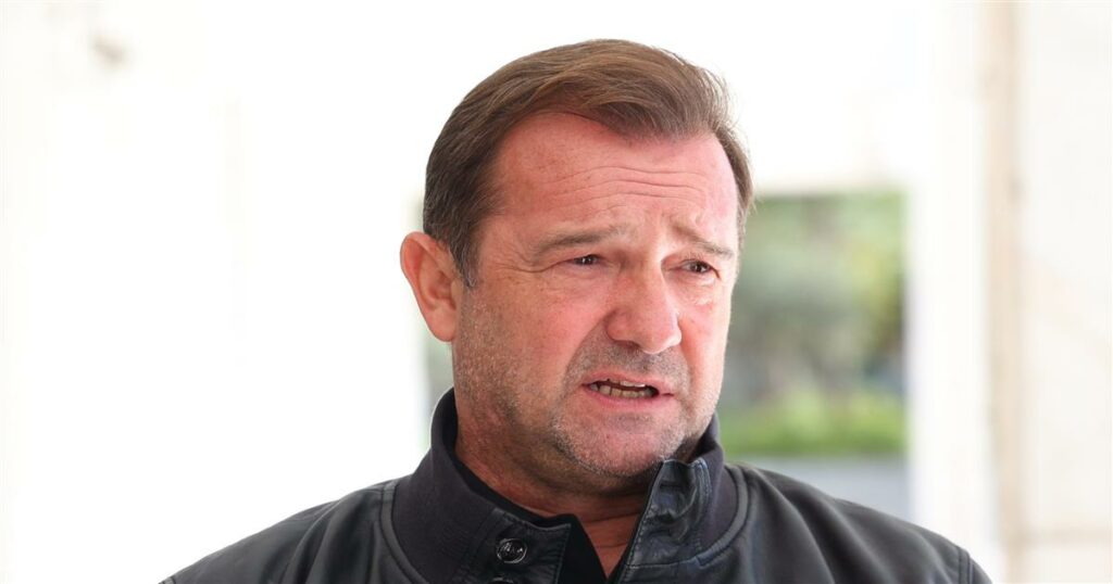 Ξέσπασε ο Νίκος Πλακιάς: «Όποιος βρεθεί μπροστά μου και προσπαθήσει να σπιλώσει την μνήμη των παιδιών μου, θα ισοπεδωθεί»