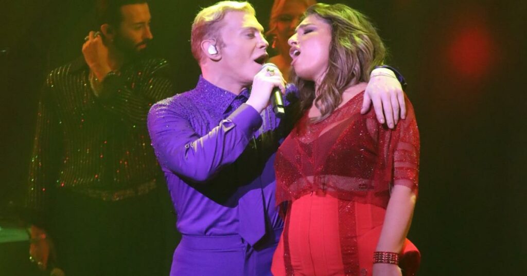 Τάκης Ζαχαράτος – Έλενα Παπαρίζου: Αναβλήθηκε η αποψινή τους εμφάνιση