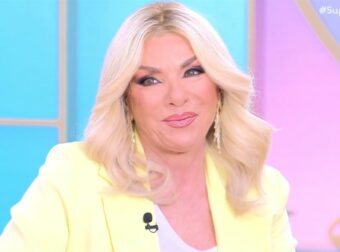 Δάφνη Μπόκοτα: Συγκινήθηκε με την έκπληξη για τα γενέθλιά της στο Super Κατερίνα – Εμφανίστηκε ο γιος της με τούρτα