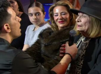 Θοδωρής Φέρρης: Η συγκινητική στιγμή που τραγούδησε με την μητέρα του στην σκηνή του J2US