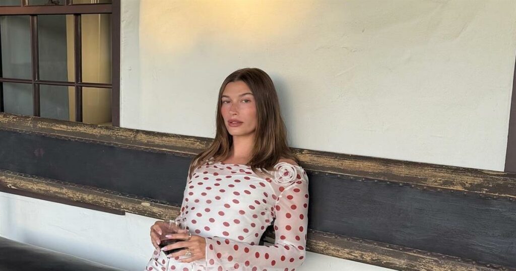 Hailey Bieber: Διαγνώστηκε με διάφραγμα μήτρας – Η γιατρός της την είχε προειδοποιήσει να μην μείνει έγκυος