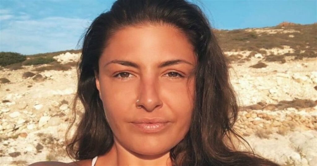 Δύσκολες ώρες για την Έλενα Παπαρίζου: Mεταφέρθηκε εσπευσμένα σε ιδιωτικό θεραπευτήριο – Ποια η κατάστασή της