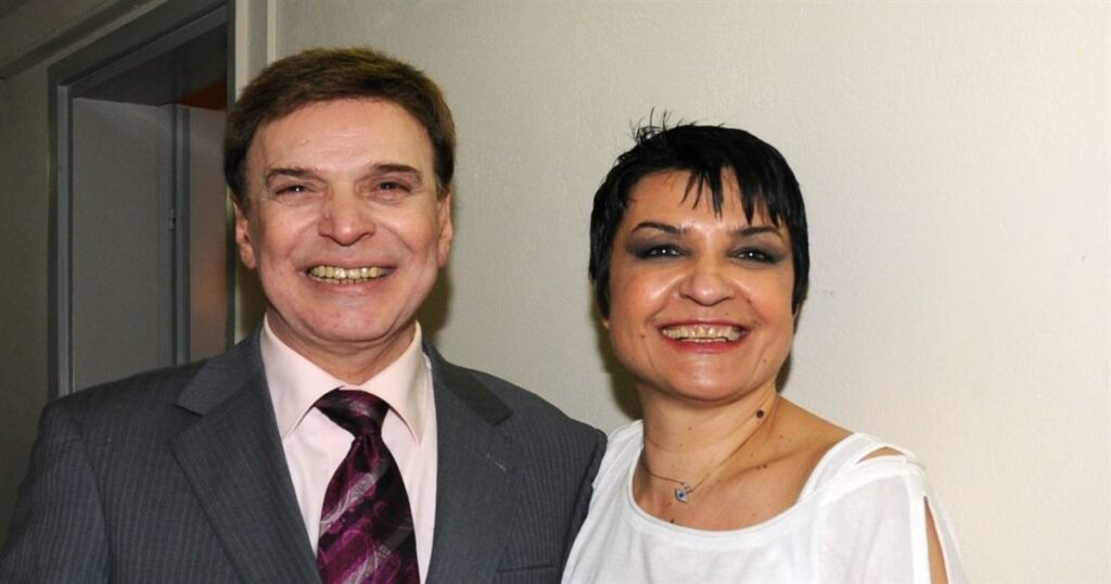 Κηδεία Μαρίνου: «Ραγίζει» καρδιές το στεφανί της Μπαλανίκα – «Φεύγεις και παίρνεις ένα μεγάλο κομμάτι της ζωής μου»