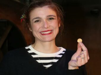 Είχε κρατήσει τα πάντα κρυφά: Γέννησε πασίγνωστη Ελληνίδα ηθοποιός και δεν το γνώριζε κανείς