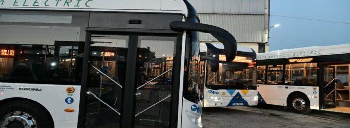 Τρόμος σε λεωφορείο στη Γλυφάδα: 24χρονος επιτέθηκε με στιλό σε 38χρονο