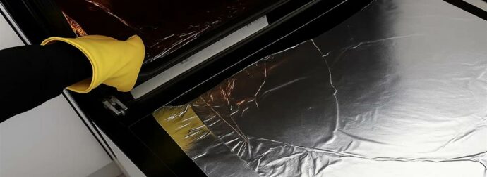 Πώς να καθαρίσετε τον φούρνο με αλουμινόχαρτο και να γίνει σαν την ημέρα που τον αγοpάσετε