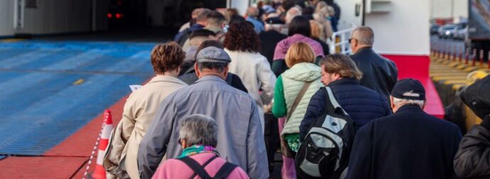 «Φρένο» στις αποδράσεις: Ανεβαίνουν καύσιμα και εισιτήρια – Πώς επηρεάζεται το Πάσχα στο χωριό