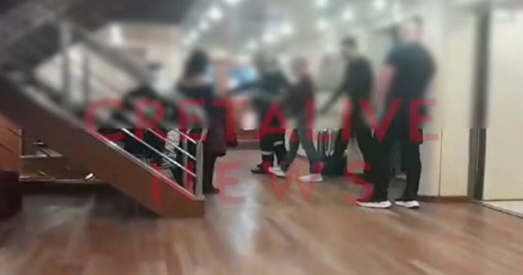 Χάος σε σχολική εκδρομή: Γυμνός 45χρονος εισέβαλε σε καμπίνα πλοίου με μαθήτριες και κλείδωσε – Ούρλιαζαν τα 4 κορίτσια (video)