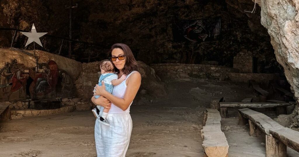 Βαλαβάνη: Βόλτα στην παραλία με τον γιο της – «Ένα κορίτσι που ζει το όνειρό της ως μητέρα»