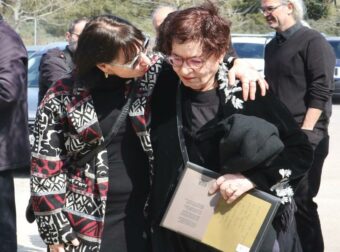 Χρήστος Βαλαβανίδης: Σήμερα το τελευταίο «αντίο» στη Ριτσώνα – Συντετριμμένη η σύζυγός του (Φωτογραφίες)