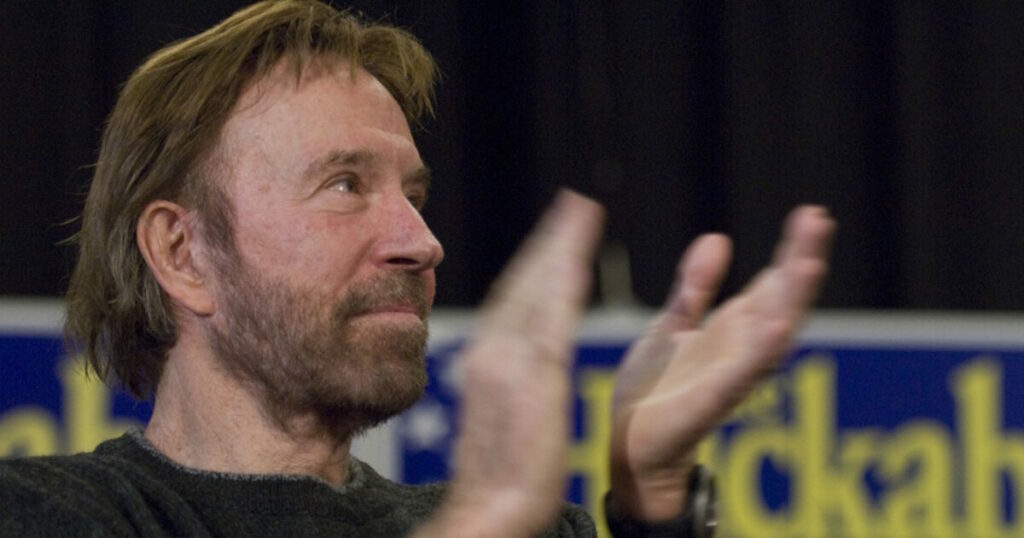 O Τσακ Νόρις δεν πέθανε, έδωσε άδεια στον εαυτό του να ξεκουραστεί: Τα πιο επικά ανέκδοτα για τον θρυλικό ηθοποιό