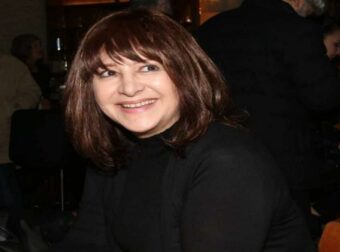 Θυμάστε την παρουσιάστρια Μαρία Χούκλη; Έτσι είναι σήμερα και για αυτό το λόγο εξαφανίστηκε