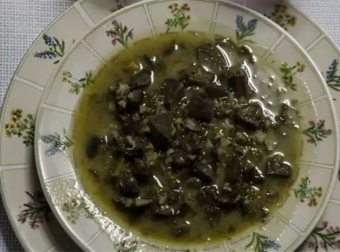 Όλοι την τρώμε αλλά κανένας δεν ξέρει τι σημαίνει – Τι συμβολίζει η μαγειρίτσα το Μεγάλο Σάββατο