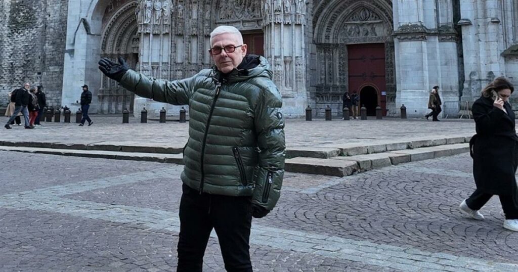 Ο Τάσος Δούσης με ένα άρθρο φωτιά για τους υποκριτές του Πάσχα: «Πώς ήρθες έτσι στον επιτάφιο μωρή μαλ…»