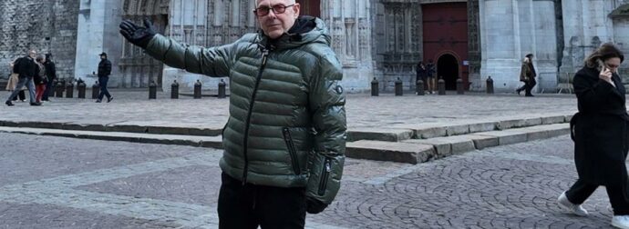 Ο Τάσος Δούσης με ένα άρθρο φωτιά για τους υποκριτές του Πάσχα: «Πώς ήρθες έτσι στον επιτάφιο μωρή μαλ…»