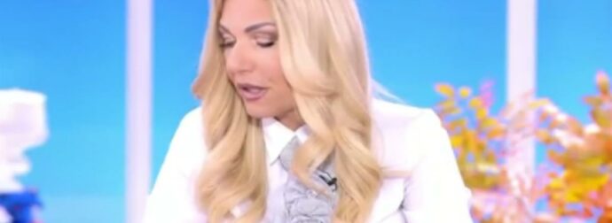 Κατέρρευσε πάνω στον…- Σοκ η στιγμή που η Μεσσαροπούλου μαθαίνει στον αέρα για το εγκεφαλικό του άντρα της