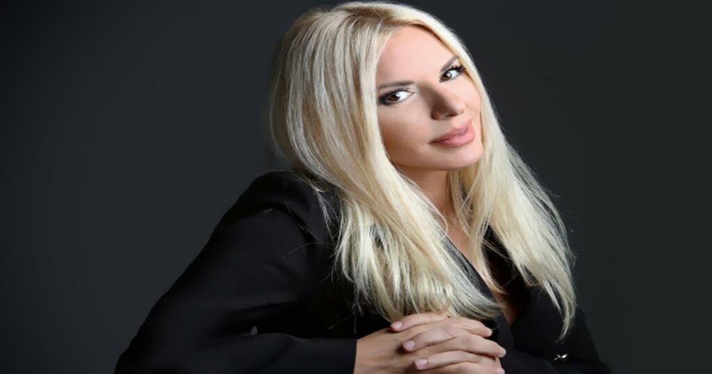 Η Αννίτα Πάνια κλείνει τα 56: Ο πασίγνωστος άντρας που κρύβει, το διαζύγιο και ο  κούκλος 18χρονος γιος