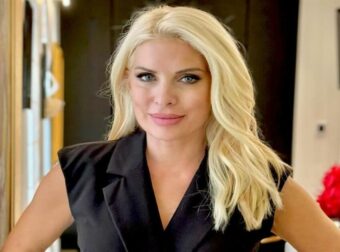 Το πιο… καθαρό πεντικιούρ που έχεις δει ποτέ: Η Μενεγάκη έβαλε τα πρώτα πέδιλα για φέτος το καλοκαίρι και όλες ζήλεψαν το χρώμα στα νύχια της