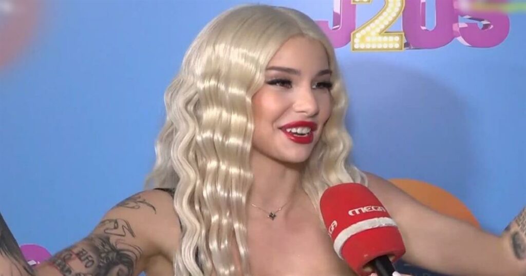 Modern Cinderella: Ο έρωτας, ο γιος της και η συγκατοίκηση – Στο live του J2US το αγόρι της