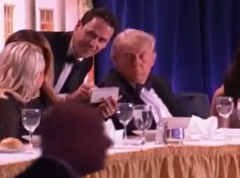 Πανικός στον Λευκό Οίκο: Πυροβολισμοί στο δείπνο με Τραμπ – «Δάσκαλος του μήνα» ο δράστης