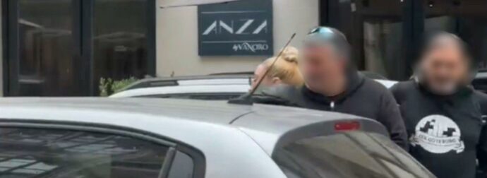 Ελεύθερη η Ιωάννα Τούνη μετά την σύλληψή της: Βίντεο έξω από το αστυνομικό τμήμα