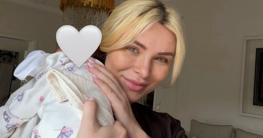 Κατερίνα Καινούργιου: Δείχνει για πρώτη φορά την… γκαρνταρόμπα της κόρης της (Φωτογραφία)