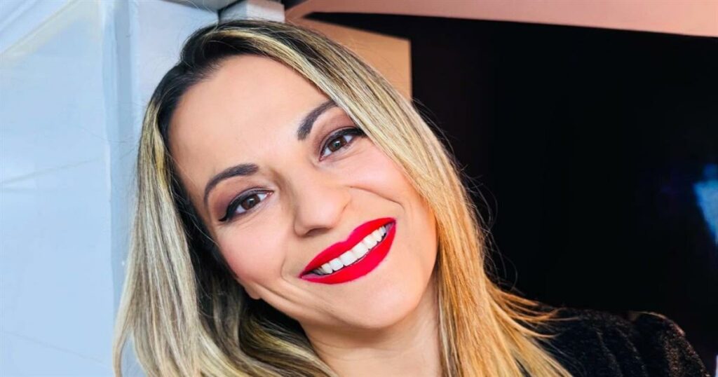 Ποια είναι η Τζένη Κατσίγιαννη: Το τραγούδι που έγινε viral στο TikTok και τα λόγια που της είπε ο πατέρας της πριν πεθάνει