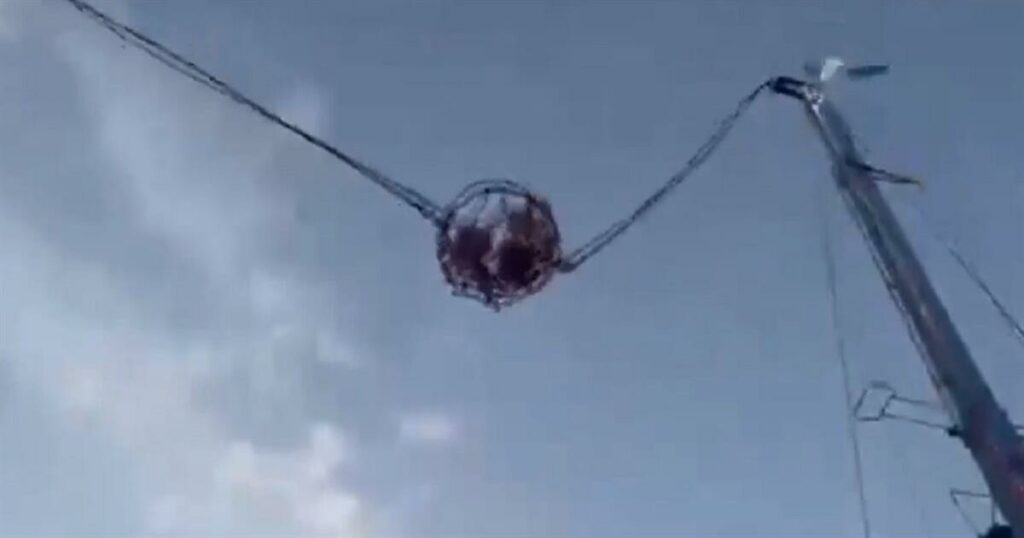 Τρόμος σε λούνα παρκ: Έσπασε ιμάντας παιχνιδιού και τραυματίστηκαν 4 άτομα (video)