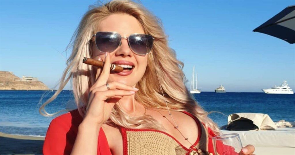 Σοφία Μαριόλα: Το «διπλό» παρελθόν, η άγνωστη ζωή στη Θεσσαλονίκη και η νέα της δουλειά στην Αθήνα που κανείς δεν περίμενε