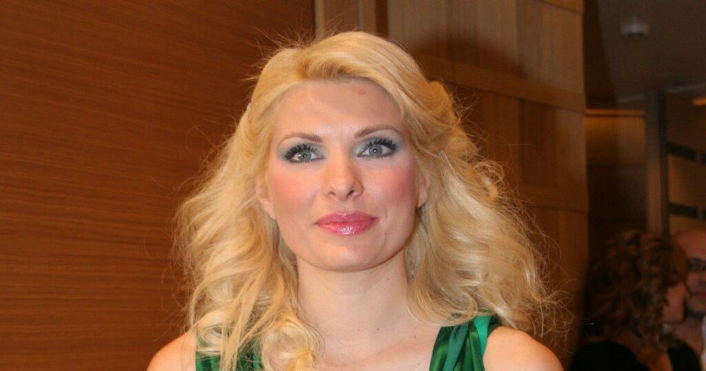 Ρετρό tv: Ποια τραγουδίστρια είπε την Ελένη Μενεγάκη δημόσια στον αέρα κομπλεξικη και κοντή;