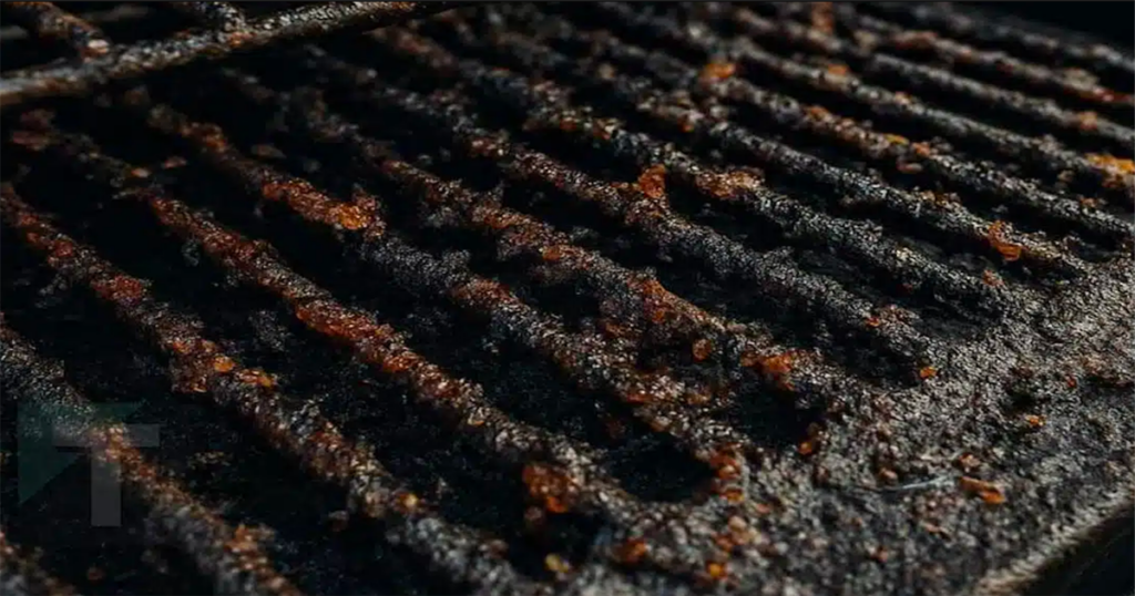 Η γιαγιά μου μού έμαθε αυτό το κóλπο για να ξεφορτωθώ τα υπολείμματα  βρωμιάς από την ψησταριά σε 4 λεπτά με 0 κόπο. Δείτε πώς λειτουργεί.