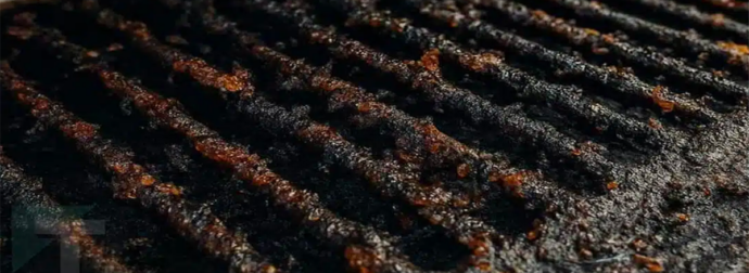 Η γιαγιά μου μού έμαθε αυτό το κóλπο για να ξεφορτωθώ τα υπολείμματα  βρωμιάς από την ψησταριά σε 4 λεπτά με 0 κόπο. Δείτε πώς λειτουργεί.