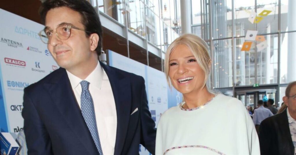 Λάμπει η Φαίη Σκορδά: Η πρώτη επίσημη εμφάνιση με τον Αλέξανδρο Αθανασιάδη λίγο πριν τον γάμο τους