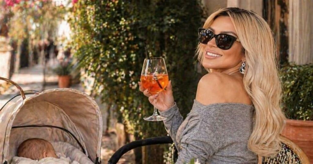 Βγήκε έξω ασαράντιστη η Καινούργιου: Που πήγε για ποτό τρεις εβδομάδες μετά τη γέννα;