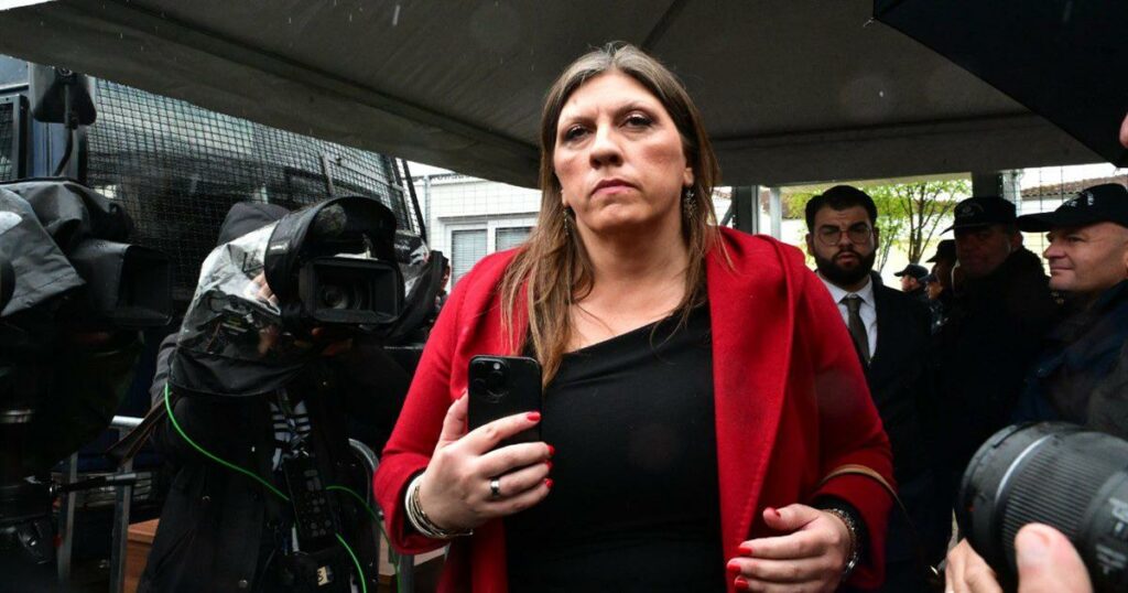 Τέμπη: Τινάχτηκε στον «αέρα» η δίκη στη Λάρισα εξαιτίας… Ζωής Κωνσταντοπούλου