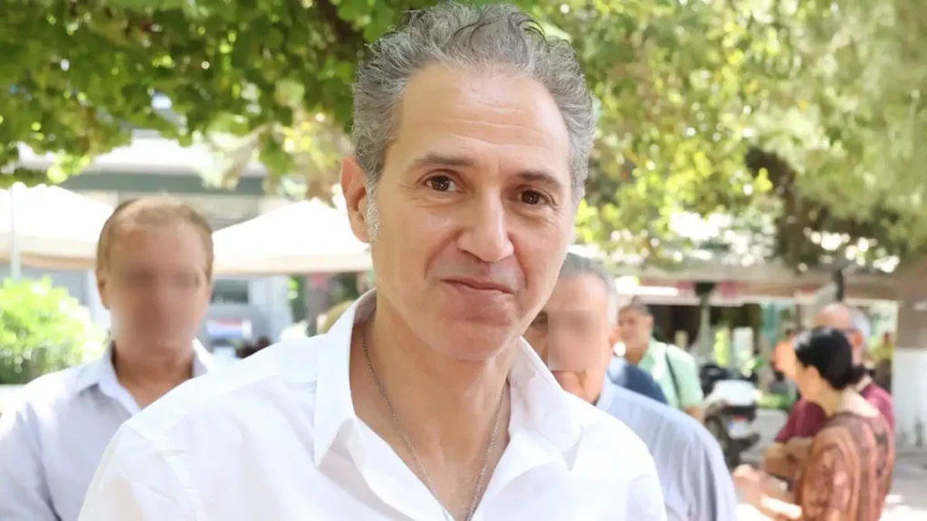 ΟΛΗ Η ΕΛΛΑΔΑ ΔΙΠΛΑ ΤΟΥ – ΜΟΛΙΣ ΕΓΙΝΕ ΓΝΩΣΤΗ Η ΚΑΤΑΣΤΑΣΗ ΤΗΣ ΥΓΕΙΑΣ ΤΟΥ ΔΗΜΗΤΡΗ ΚΟΚΟΤΑ