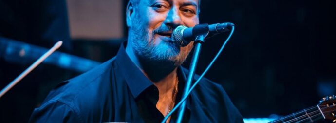Μανώλης Κονταρός: Αποθεώθηκε σε live – Η μαντινάδα που «σήκωσε» το κοινό στο πόδι – Βίντεο