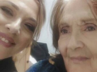 Συγκινεί η Ελένη Ράντου: «Δεν έχω αποδεχτεί τον θάνατο, ακόμη αντιστέκομαι, δεν μπορώ να δεχτώ πως θα φύγει η μητέρα μου»