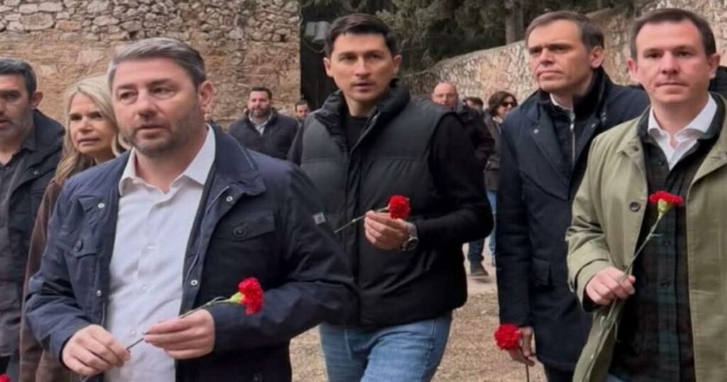Η ανάρτηση του Άδωνι Γεωργιάδη με τον Νίκο Ανδρουλάκη να κρατά κόκκινο γαρύφαλλο και η αναφορά του στο κόμμα του Αλέξη Τσίπρα