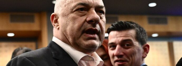 Ο Μπeος είπε για τα Τέμπη κάτι που εξόργισε τους συγγενείς! «Σβήστε τα ονόματα από το Σύνταγμα, πες τους να πάνε να κλάψουν στην Λάρισα»