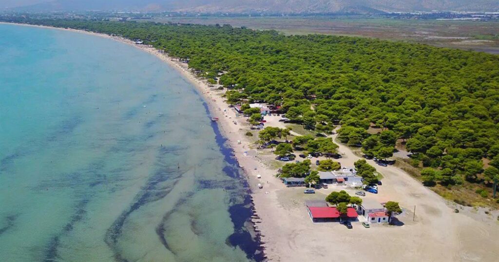 Μονοήμερη τώρα: Αυτές οι παραλίες κοντά στην Αθήνα είναι ό,τι πιο κοντινό σε νησί