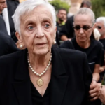 Σπαρακτικό! Μαζωνάκης: Αυτό ήταν το τελευταίο δώρο που έκανε στη μητέρα του – Η συμβολική κίνηση της κυρίας Κλειώς που δεν κατάλαβε κανείς