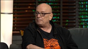 «Μπαίνω στο καμαρίνι, μου λέει “Παύρι, αυτό για σένα” και μου πετάει έναν φάκελο που μέσα είχε…»: Συγκλονίζει για τον Μαζωνάκη ο άνθρωπος που έγραψε το “παιδί της νύχτας”