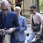 ΜΑΖΩΝΑΚΗΣ: ΣΟΚ ΜΟΛΙΣ ΜΑΘΕΥΤΗΚΕ ΓΙΑ ΤΟΝ ΓΙΑΤΡΟ ΛΙΓΟ ΠΡΙΝ ΤΗ ΜΕΤΑΓΩΓΗ ΤΟΥ ΣΤΙΣ ΦΥΛΑΚΕΣ